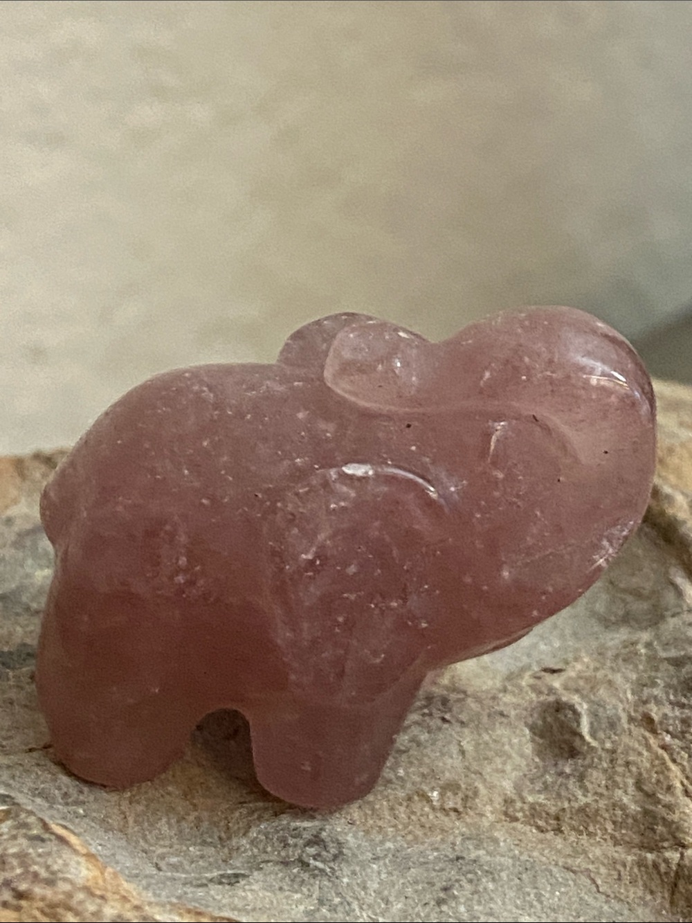 5/$10❤️❤️❤️NEW Carved STRAWBERRY QUARTZ Trunks Up Elephant